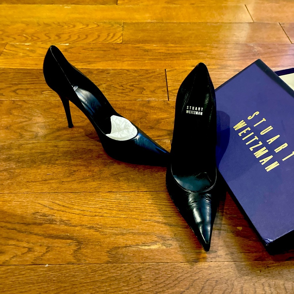 Like new Stuart Weitzman pumps.